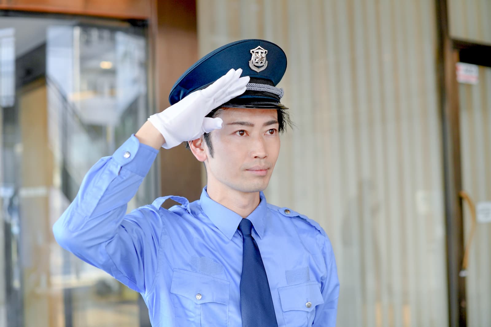 沖縄の警備員イメージ